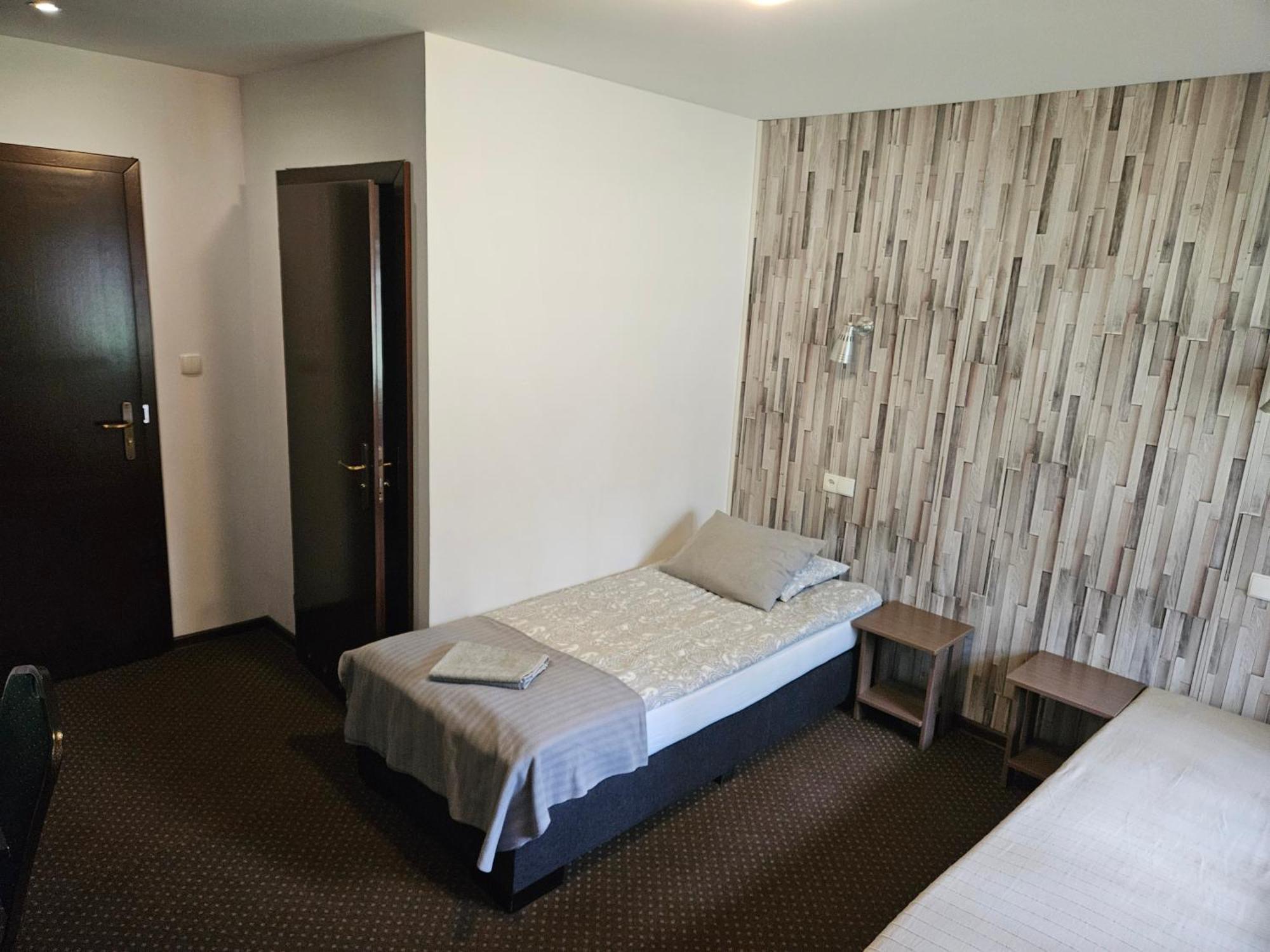 Bialy Bor Rooms กรูจอนตส์ ภายนอก รูปภาพ